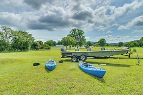 Norfork Studio Escape: Walk to White River!