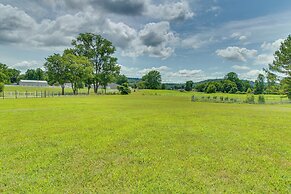 Norfork Studio Escape: Walk to White River!