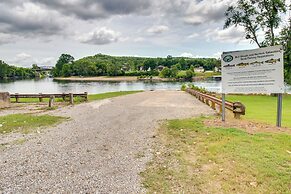 Norfork Studio Escape: Walk to White River!