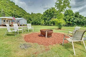 Norfork Studio Escape: Walk to White River!