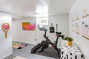 Gordon Square Studio ~ 4 Mi to Downtown Cleveland!