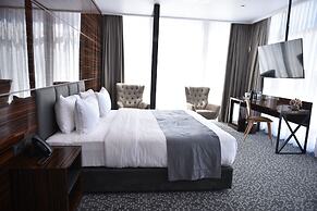 Hotel Monarch