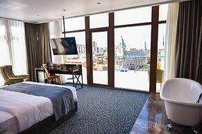 Hotel Monarch