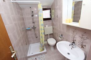 Rooms and Apartment Pina