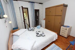 Rooms and Apartment Pina