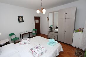 Rooms and Apartment Pina