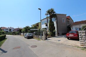 Rooms and Apartment Pina