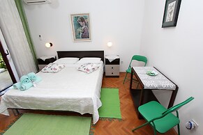 Rooms and Apartment Pina