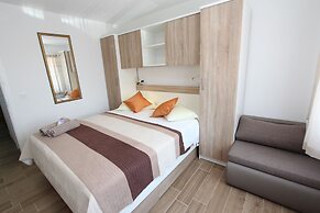 Rooms and Apartment Pina