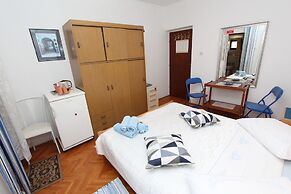 Rooms and Apartment Pina