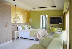 Cala Beach Resort