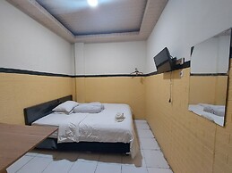 OYO 93332 Kharis Home Stay