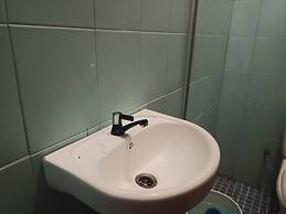 OYO 93332 Kharis Home Stay