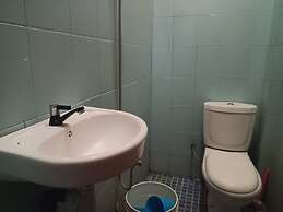 OYO 93332 Kharis Home Stay