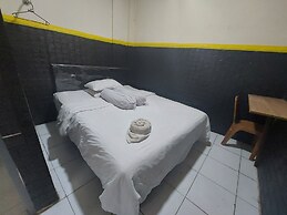 OYO 93332 Kharis Home Stay