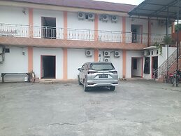 OYO 93332 Kharis Home Stay