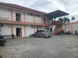 OYO 93332 Kharis Home Stay