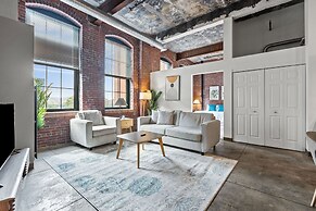 Historic Loft Retreat With Pool