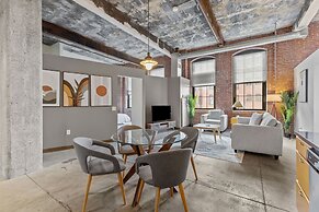 Historic Loft Retreat With Pool