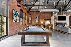 Historic Loft Retreat With Pool