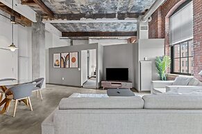 Historic Loft Retreat With Pool