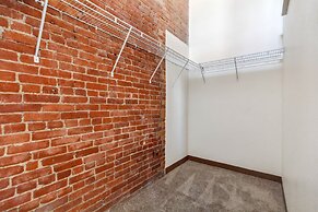 Historic Loft Retreat With Pool