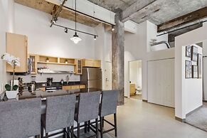 Historic Loft Retreat With Pool