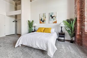 Historic Loft Retreat With Pool