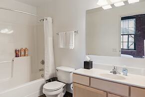 Historic Loft Retreat With Pool