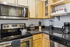 Historic Loft Retreat With Pool