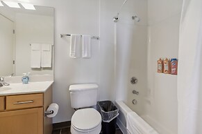 Historic Loft Retreat With Pool