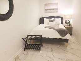 7 BR- Sleeps 15! Celebrity Villa! Great Rates by YouRent!