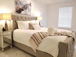 7 BR- Sleeps 15! Celebrity Villa! Great Rates by YouRent!