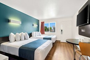 Studio 6 Suites Carpinteria, CA–Santa Barbara - South