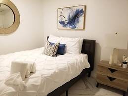 7 BR-Sleeps 15! Famous Lakefront by YouRent!