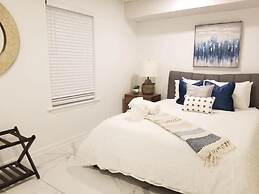 7 BR-Sleeps 15! Famous Lakefront by YouRent!