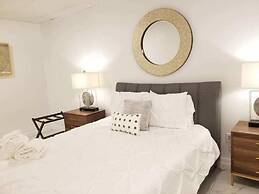 7 BR-Sleeps 15! Famous Lakefront by YouRent!