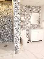 7 BR-Sleeps 15! Famous Lakefront by YouRent!