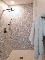 7 BR-Sleeps 15! Famous Lakefront by YouRent!