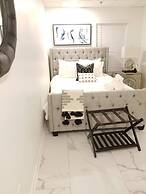 7 BR-Sleeps 15! Famous Lakefront by YouRent!