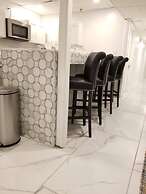 7 BR-Sleeps 15! Famous Lakefront by YouRent!