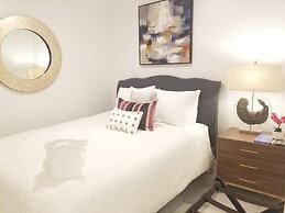 7 BR-Sleeps 15! Famous Lakefront by YouRent!