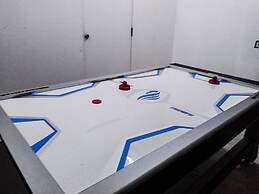 7 BR-Sleeps 15! Famous Lakefront by YouRent!