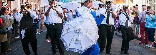 7 BR-Sleeps 15! Famous Lakefront by YouRent!