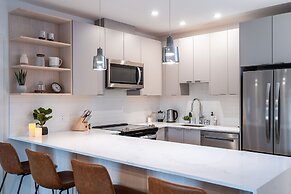 Hemlock Hangout By Revelstoke Vacations