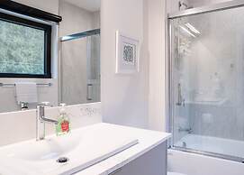 Hemlock Hangout By Revelstoke Vacations