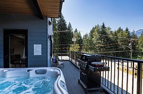 Hemlock Hangout By Revelstoke Vacations