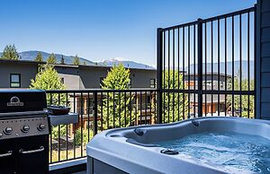 Hemlock Hangout By Revelstoke Vacations