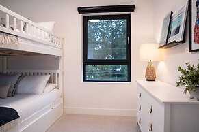 Hemlock Hangout By Revelstoke Vacations