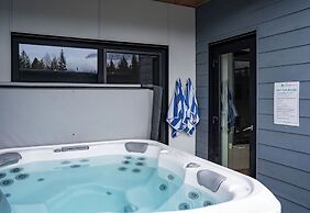 Hemlock Hangout By Revelstoke Vacations